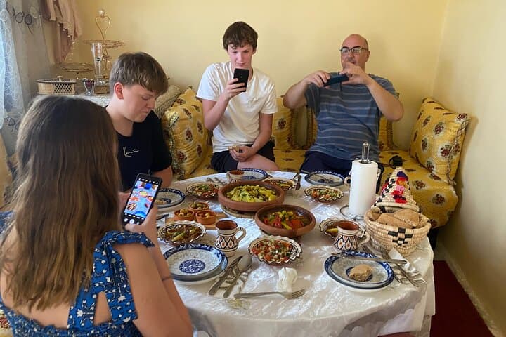 Cours de Cuisine avec Atelier Pain et Pâtisserie à Fès
