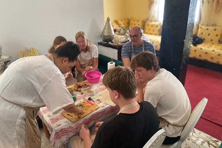 Cours de Cuisine avec Atelier Pain et Pâtisserie à Fès