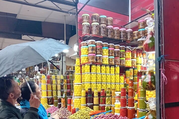 Visite gastronomique privée à Marrakech, dégustations locales, histoires et sites touristiques.