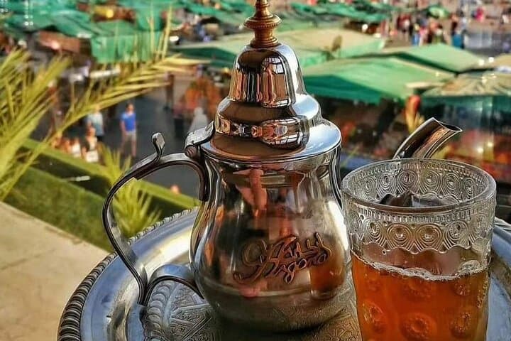 Visite gastronomique privée à Marrakech, dégustations locales, histoires et sites touristiques.