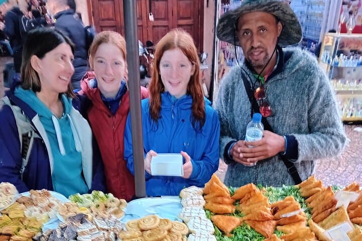 Visite gastronomique privée à Marrakech, dégustations locales, histoires et sites touristiques.