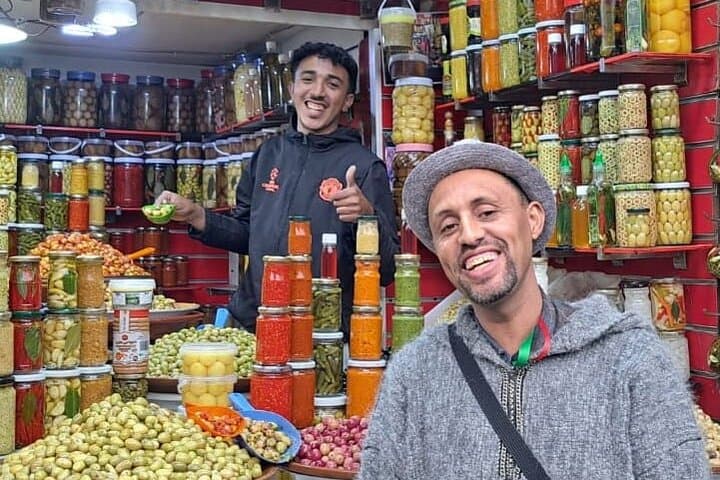 Visite gastronomique privée à Marrakech, dégustations locales, histoires et sites touristiques.