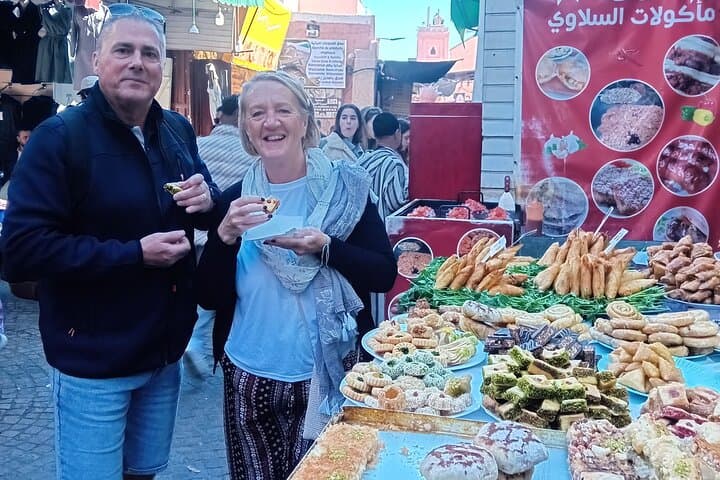 Visite gastronomique privée à Marrakech, dégustations locales, histoires et sites touristiques.