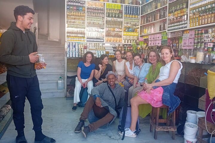 Visite gastronomique privée à Marrakech, dégustations locales, histoires et sites touristiques.