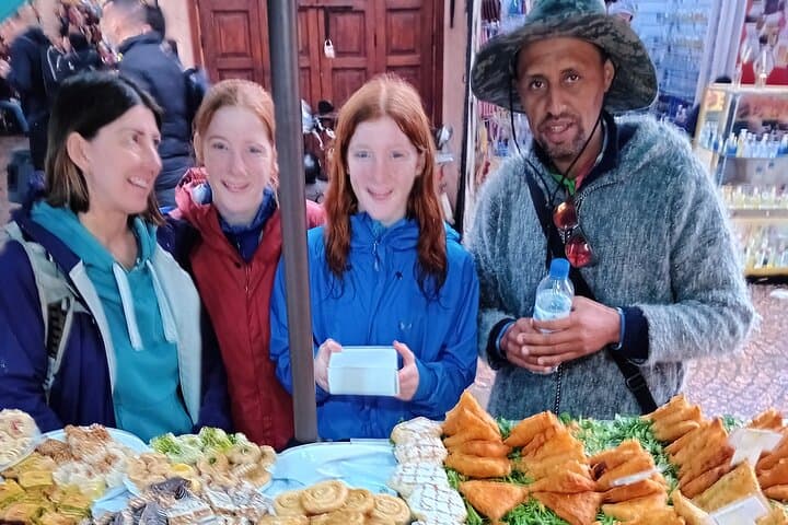 Visite gastronomique privée à Marrakech, dégustations locales, histoires et sites touristiques.