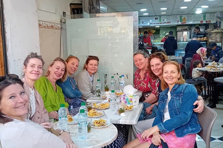 Visite gastronomique privée à Marrakech, dégustations locales, histoires et sites touristiques.