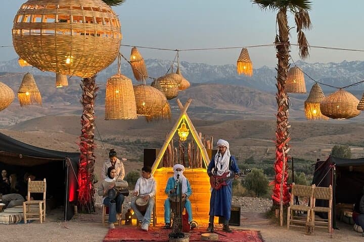 Agafay Desert Sunset Camel Ride & Dinner avec spectacle de feu