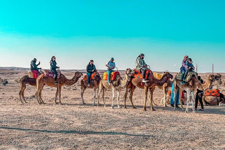 Agafay Desert Sunset Camel Ride & Dinner avec spectacle de feu