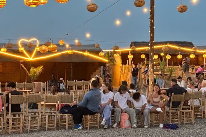 Agafay Desert Sunset Camel Ride & Dinner avec spectacle de feu