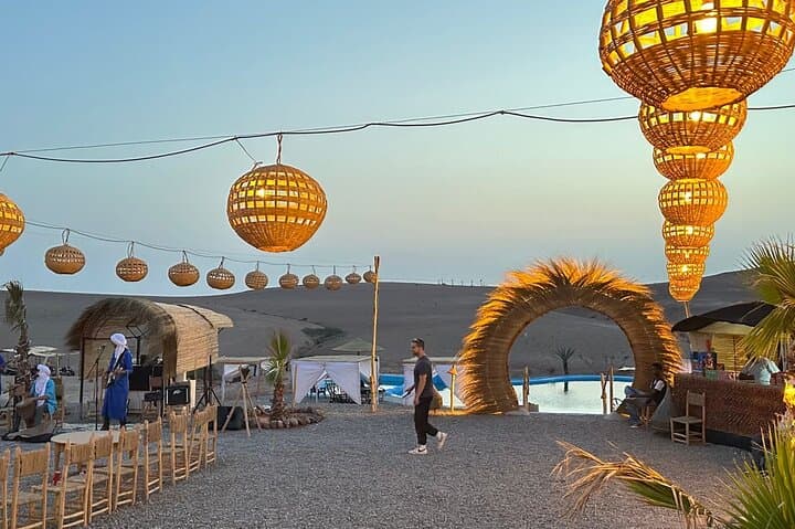 Agafay Desert Sunset Camel Ride & Dinner avec spectacle de feu