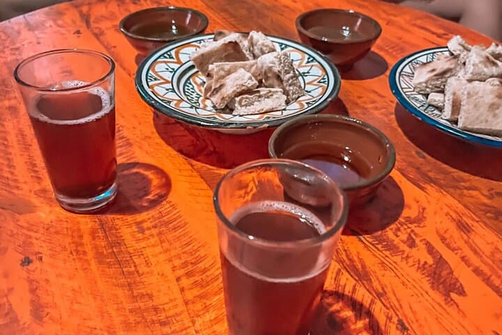 Agafay Desert Sunset Camel Ride & Dinner avec spectacle de feu