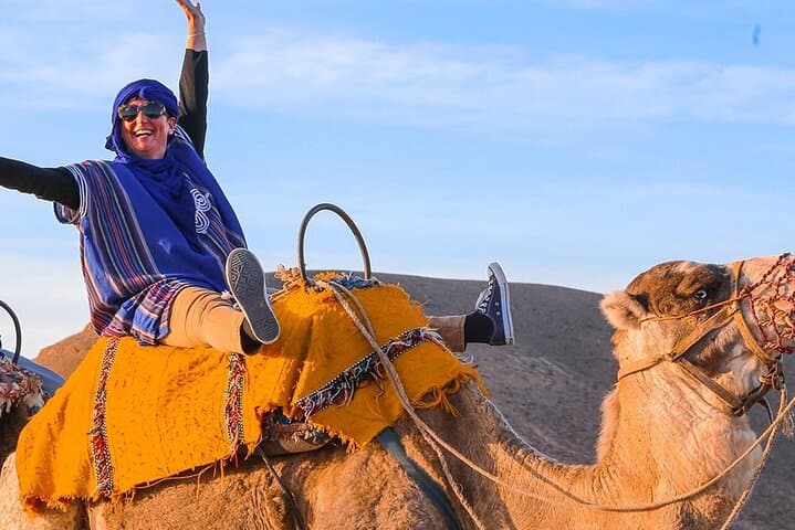 Dîner spectacle dans le désert d'Agafay avec quad et chameaux