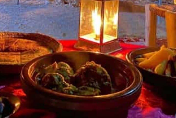 Dîner spectacle dans le désert d'Agafay avec quad et chameaux