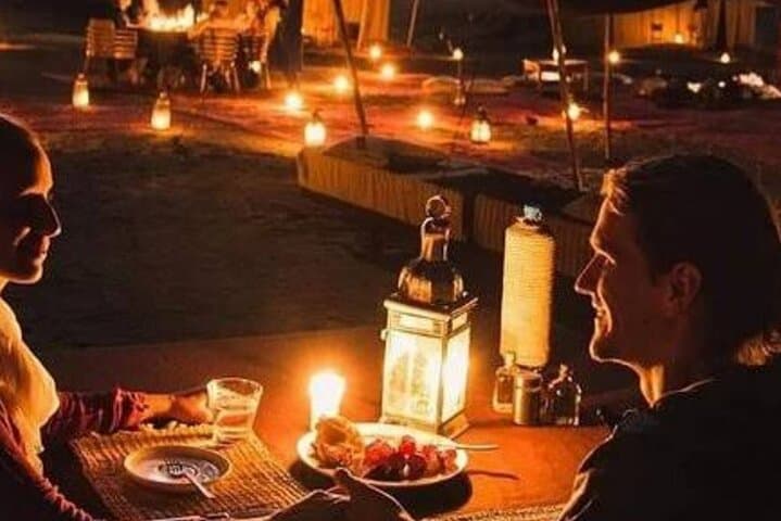 Dîner spectacle dans le désert d'Agafay avec quad et chameaux