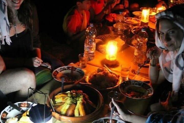 Dîner spectacle dans le désert d'Agafay avec quad et chameaux