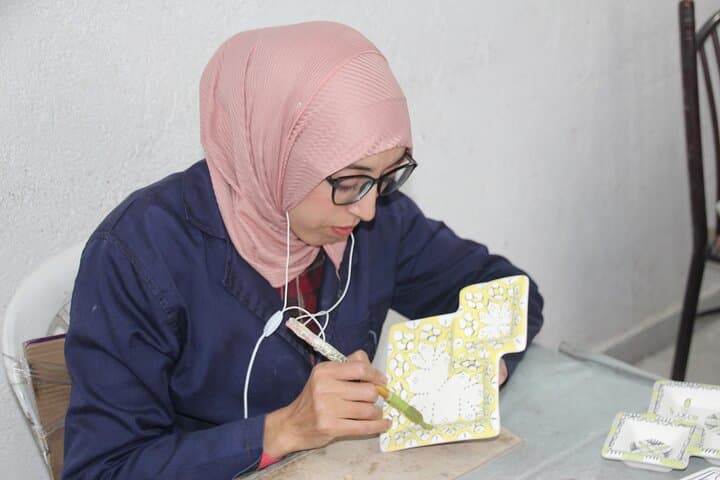 Atelier de poterie et de mosaïque à Fès animé par des artisans locaux