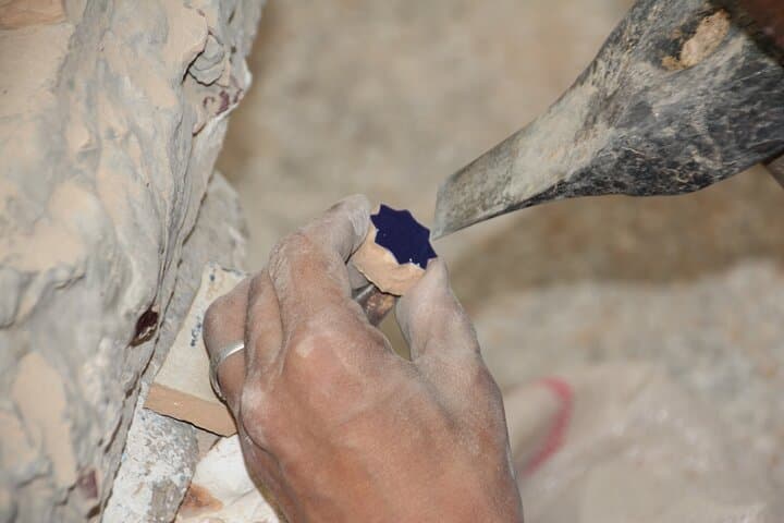 Atelier de poterie et de mosaïque à Fès animé par des artisans locaux