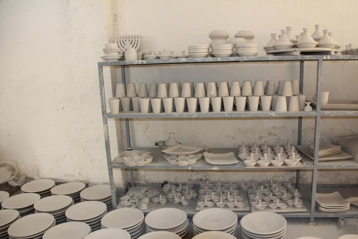 Atelier de poterie et de mosaïque à Fès animé par des artisans locaux