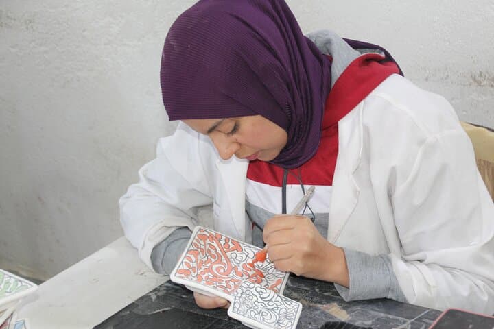 Atelier de poterie et de mosaïque à Fès animé par des artisans locaux