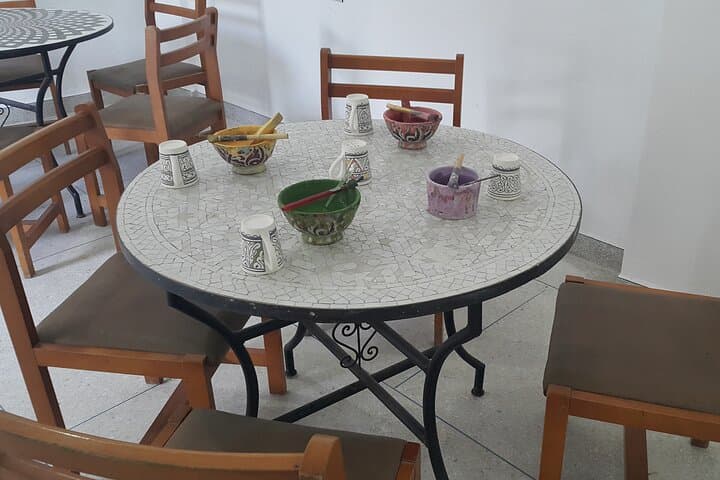 Atelier de poterie et de mosaïque à Fès animé par des artisans locaux