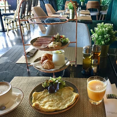 Green Black • Marina